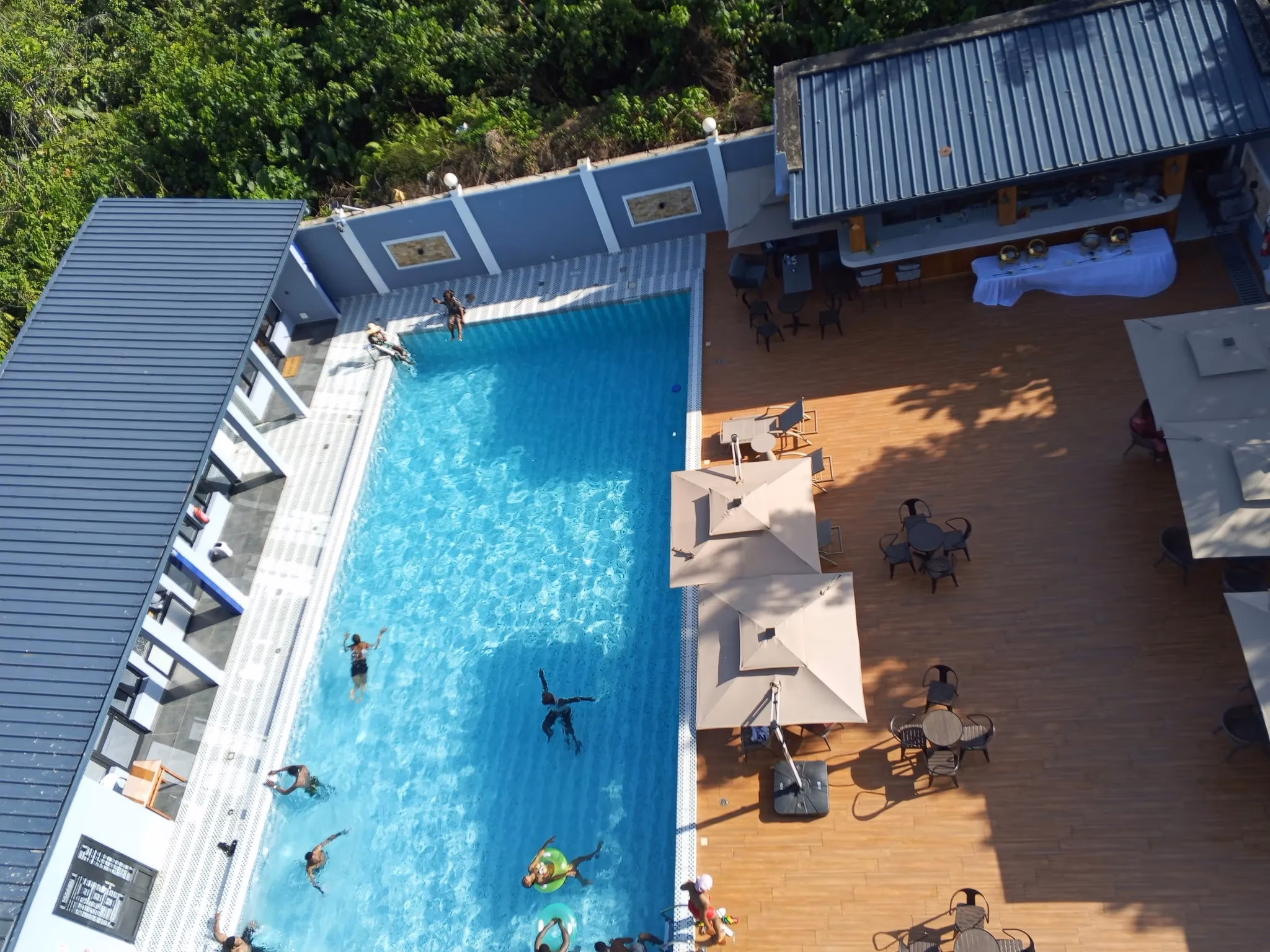 Piscine semi-olympique MAJEO